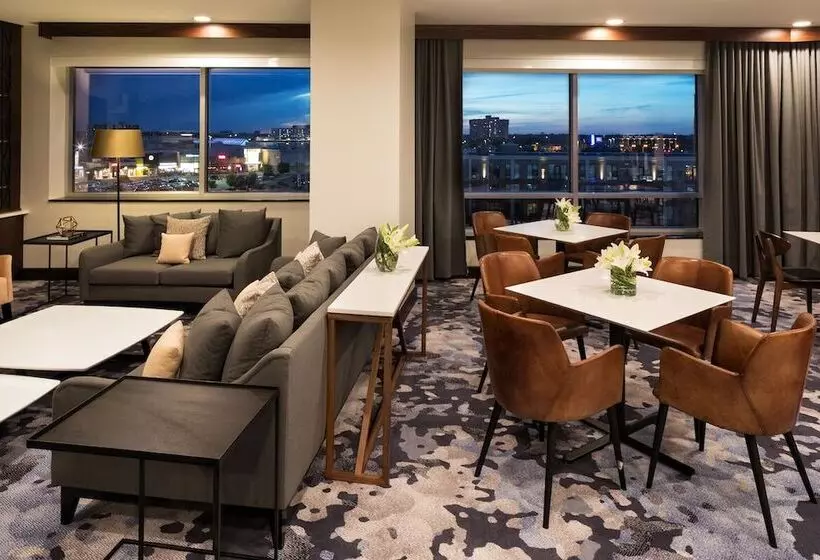 クラブスイート, The Westin Edina Galleria
