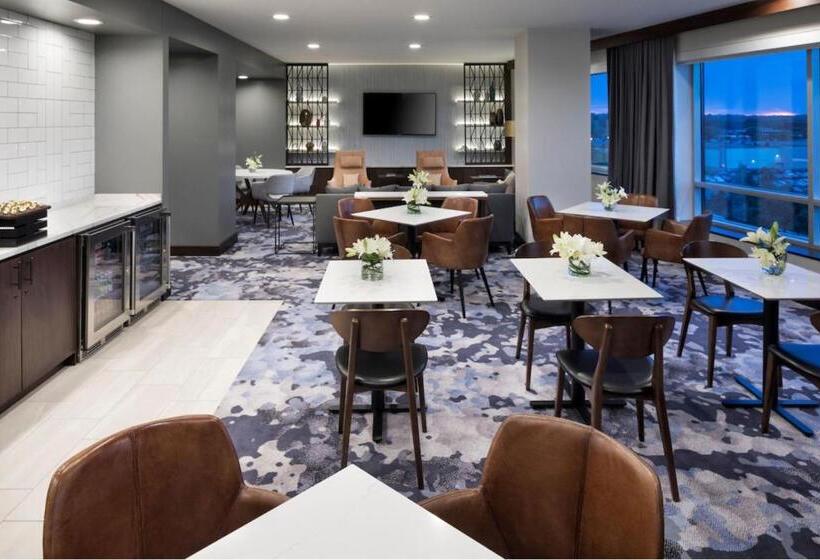 חדר קלאב, The Westin Edina Galleria