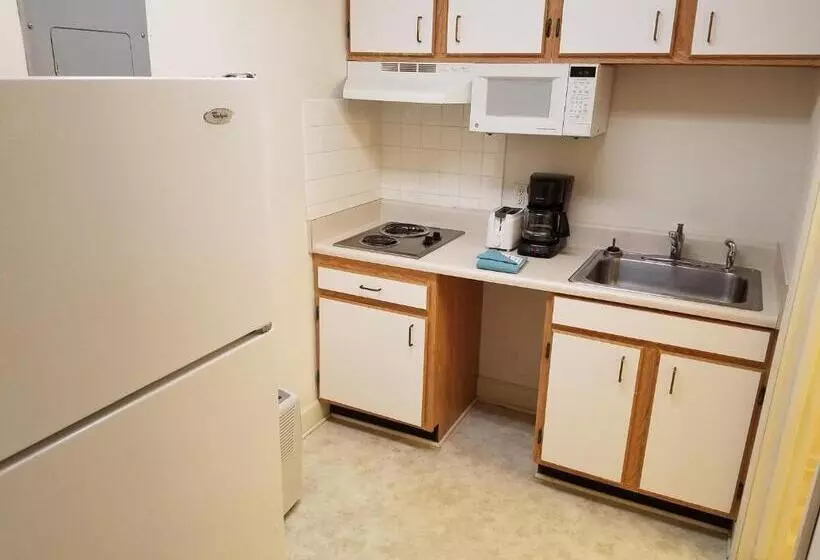 スタンダードスタジオ, Affordable Suites Florence