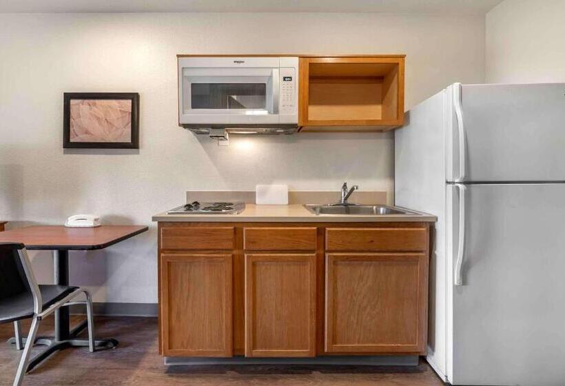 اتاق استاندارد, Extended Stay America Select Suites  Indianapolis  West