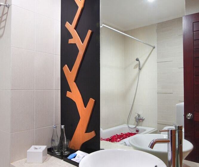 חדר דלוקס, Adhi Jaya