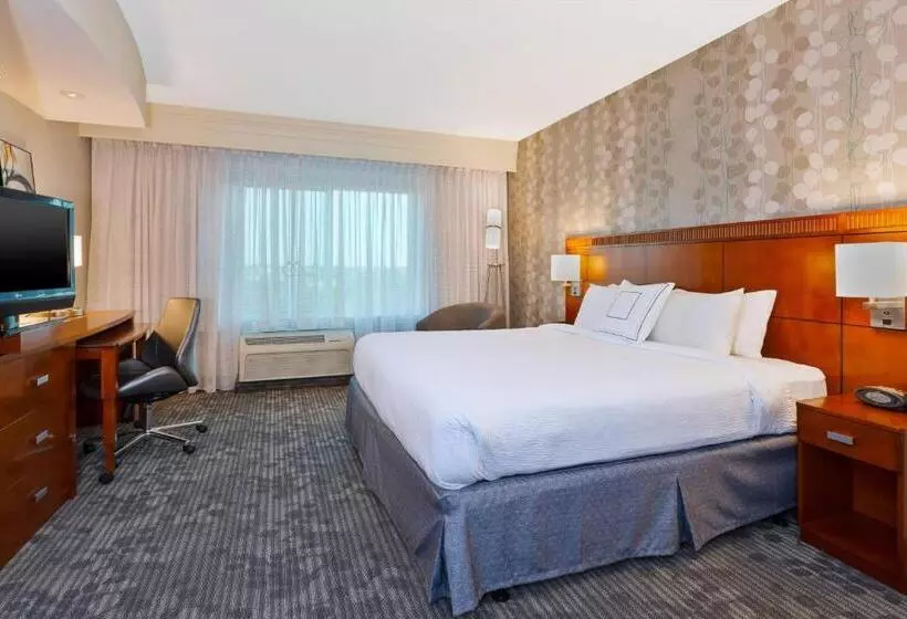 キングサイズベッドのスタンダードルーム, Courtyard By Marriott Omaha La Vista