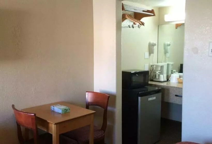 スタンダードルーム, Economy Inn
