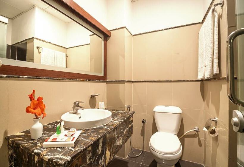 اتاق لوکس, One The Mall Lahore