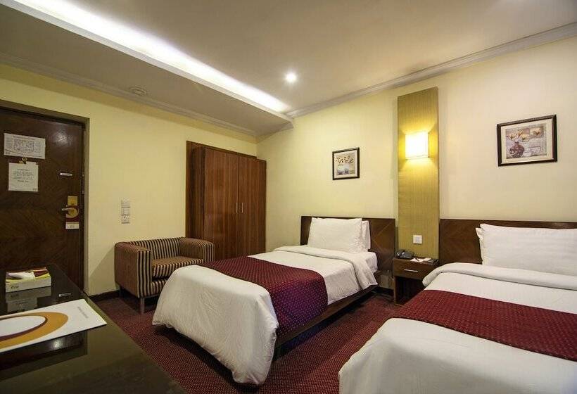 اتاق لوکس, One The Mall Lahore