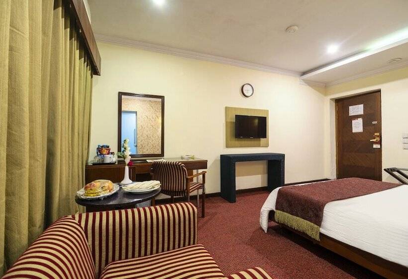 اتاق لوکس, One The Mall Lahore