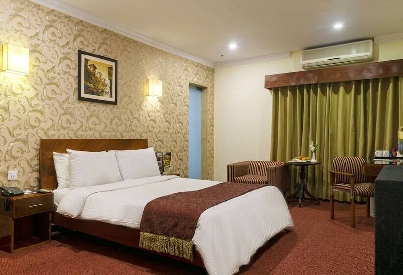 اتاق لوکس, One The Mall Lahore