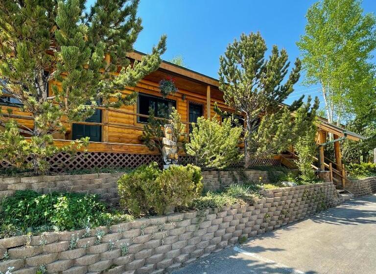 جناح, Spirit Lake Lodge