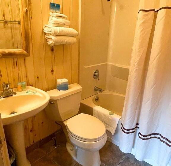 جناح, Spirit Lake Lodge