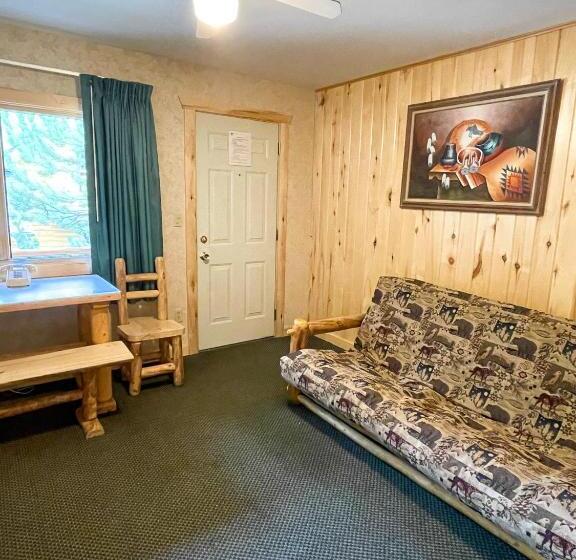 جناح ديلوكس, Spirit Lake Lodge