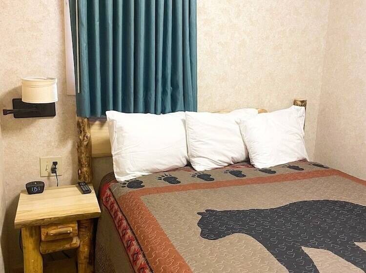 جناح, Spirit Lake Lodge