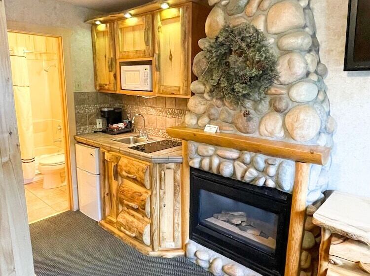 جناح, Spirit Lake Lodge