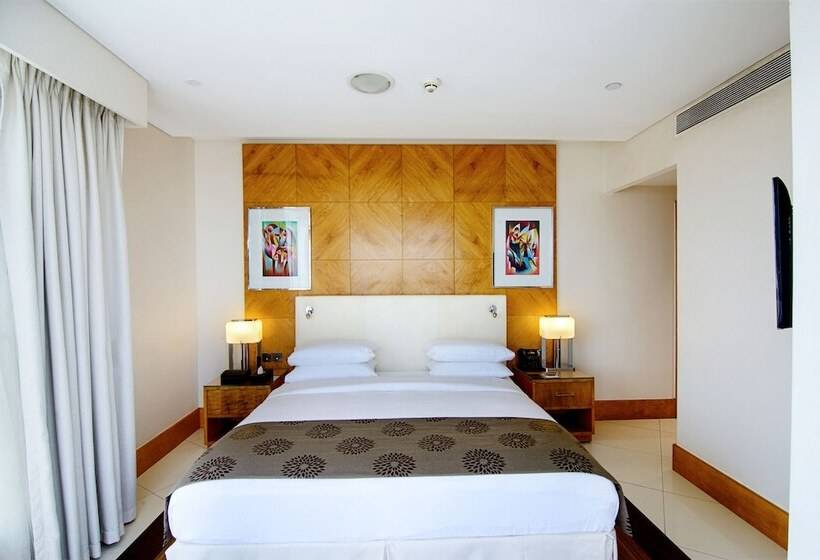 اتاق لوکس, Lagos Continental