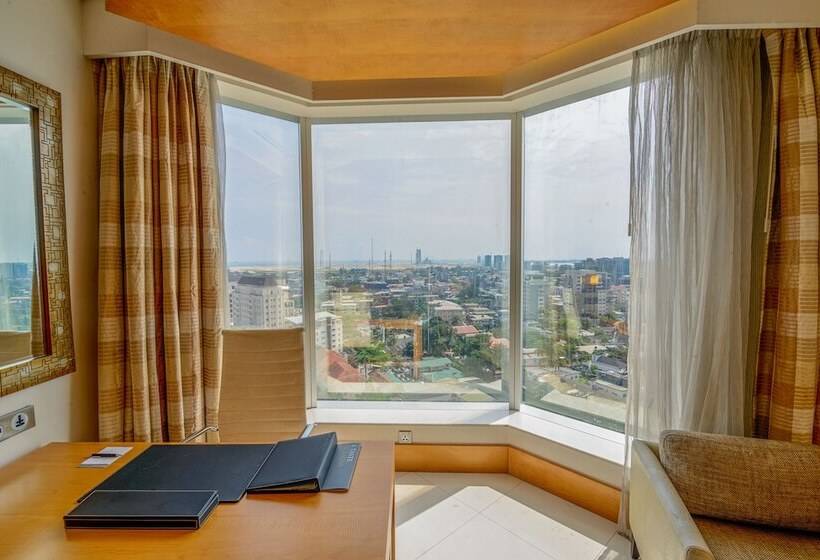 اتاق لوکس, Lagos Continental