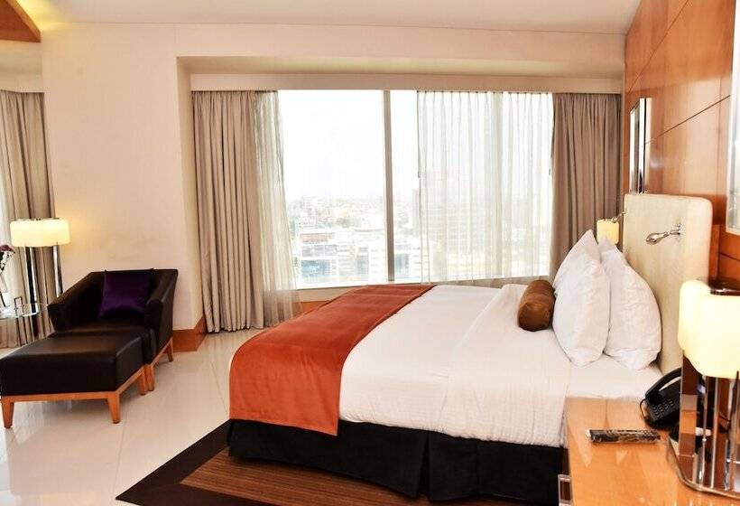 اتاق سوپریور, Lagos Continental