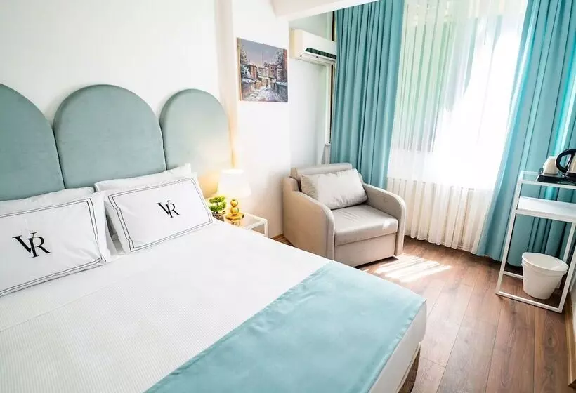 Economy Triple Room, Vera