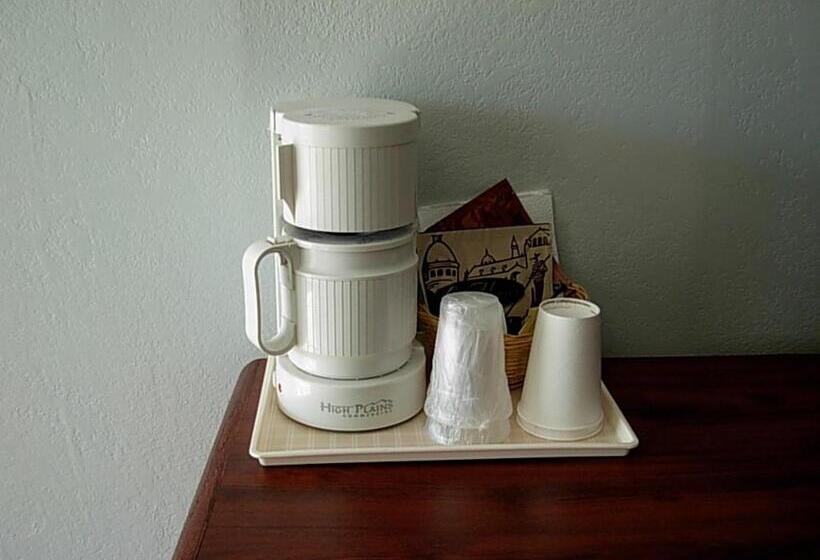 غرفه قياسيه سريرين مزدوجين, Economy Inn