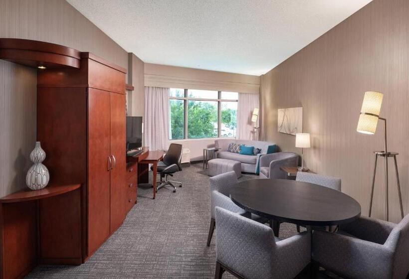 جناح جونيور, Courtyard By Marriott Greenville Downtown