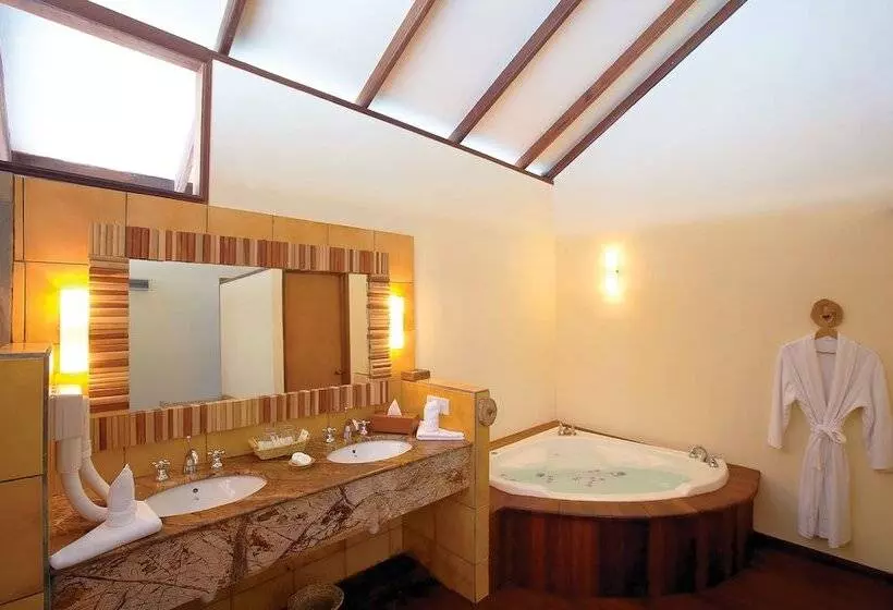 ویلای 1 خوابه, Filitheyo Island Resort