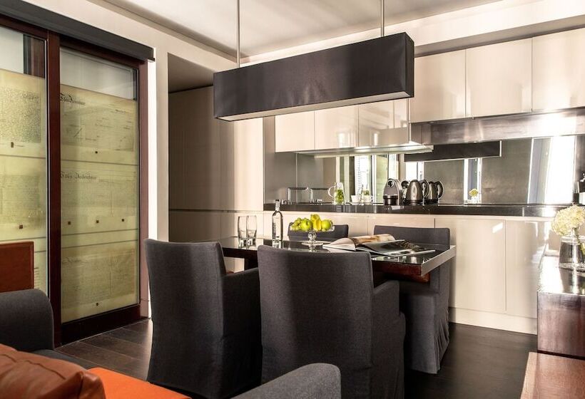 إستوديو قياسى, Grosvenor House Suites