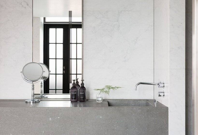 غرفة دور أخير, Grosvenor House Suites