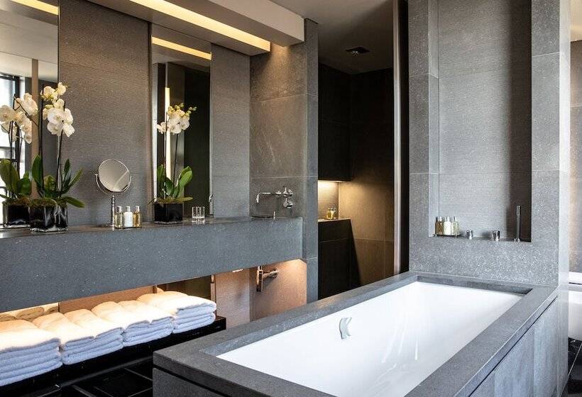 غرفة دور أخير, Grosvenor House Suites