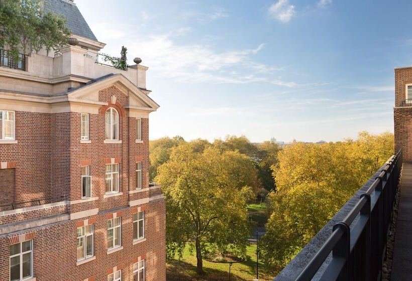 غرفة دور أخير, Grosvenor House Suites