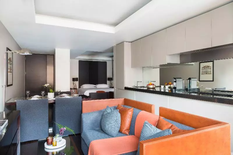 デラックススイート, Grosvenor House Suites