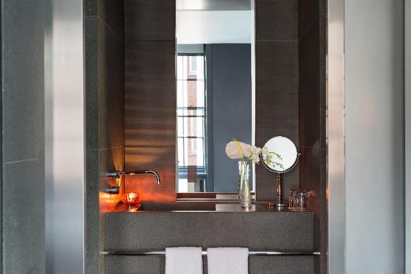 إستوديو قياسى, Grosvenor House Suites