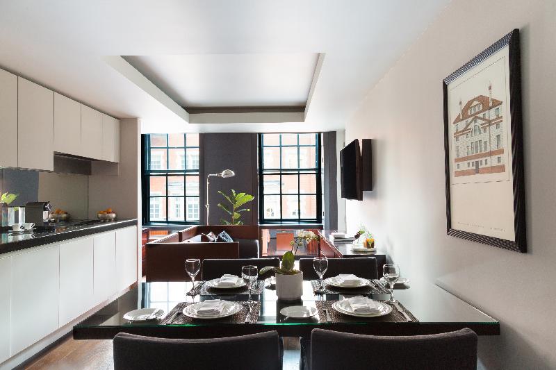 إستوديو قياسى, Grosvenor House Suites