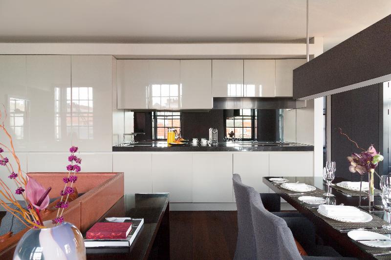 جناح ديلوكس غرفتين نوم, Grosvenor House Suites