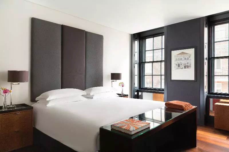 スイート, Grosvenor House Suites