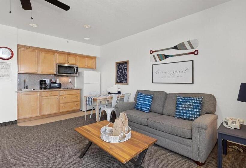 Люкс Кровать Кинг, Beach House Inn & Suites