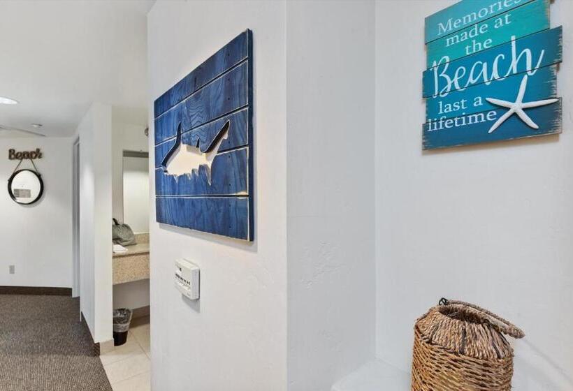 غرفة عائلية مطلّة علي البحر, Beach House Inn & Suites