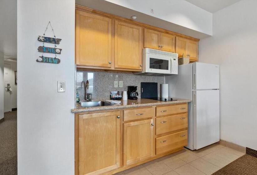 غرفة عائلية مطلّة علي البحر, Beach House Inn & Suites