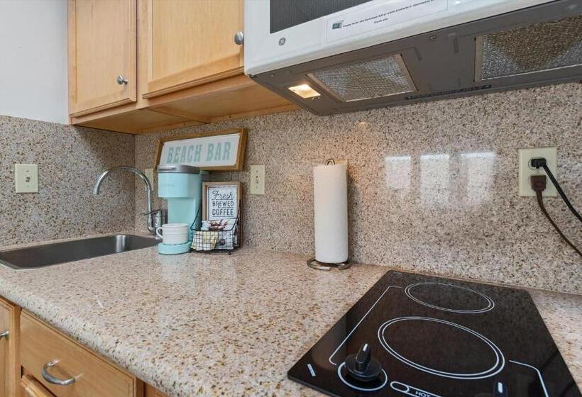 Студия Стандарт Вид на Море, Beach House Inn & Suites