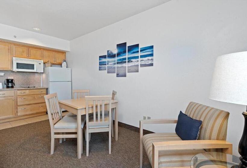 جناح مطلّ علي البحر, Beach House Inn & Suites