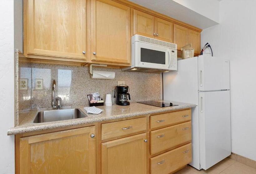 Люкс Вид на Море, Beach House Inn & Suites