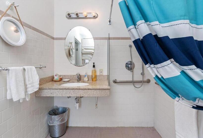 إستوديو قياسى, Beach House Inn & Suites