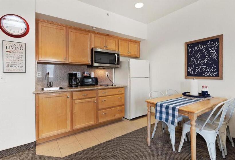 جناح سرير كينج, Beach House Inn & Suites