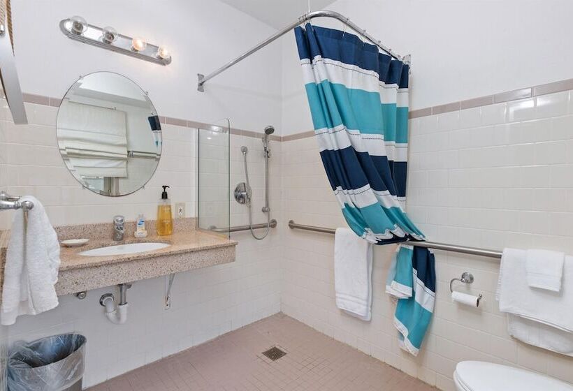 إستوديو قياسى, Beach House Inn & Suites