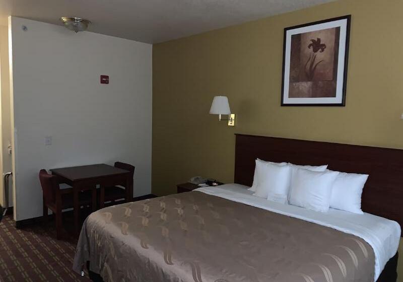 חדר סטנדרט, Holiday Inn Express Wichita North   Park City By Ihg