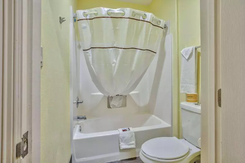 سوئیت با تخت بزرگ, Quality Inn