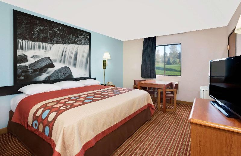 キングサイズベッドのスタンダードルーム, Super 8 By Wyndham Rock Port Mo