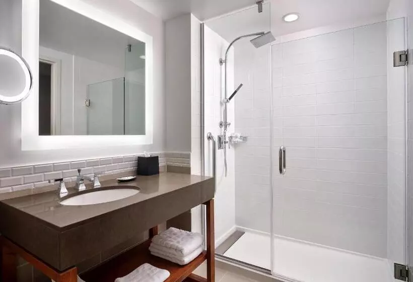 Classic Room, The Westin Austin At The Domain