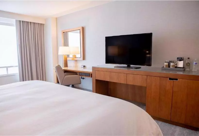 Deluxe Room King Size Bed, The Westin Austin At The Domain