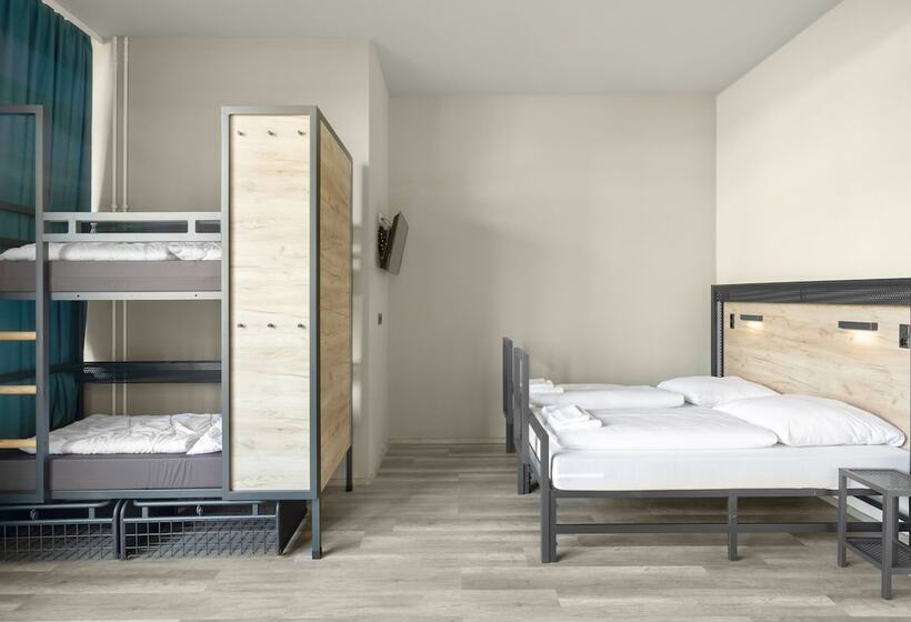 Четырехместный Номер Стандарт, a&o Frankfurt Galluswarte
