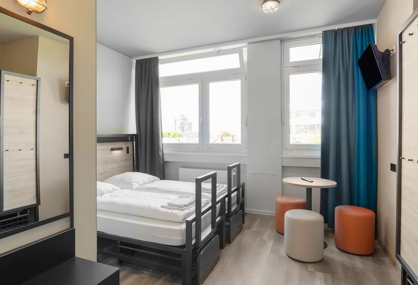 غرفة عائلية, a&o Frankfurt Galluswarte