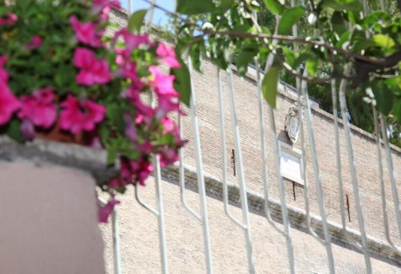 Camera Familiare, Vaticano84