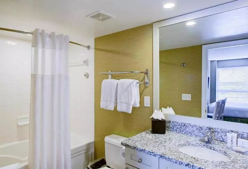 2 Bedrooms Suite Sea View, Boardwalk Resort  And Villas